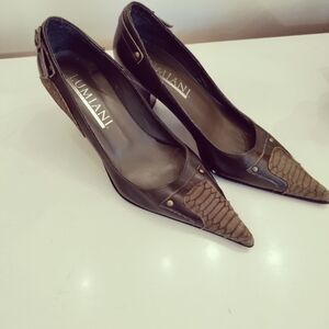 Lumiani Brown Pointed Leather Pumps with Textured Toe